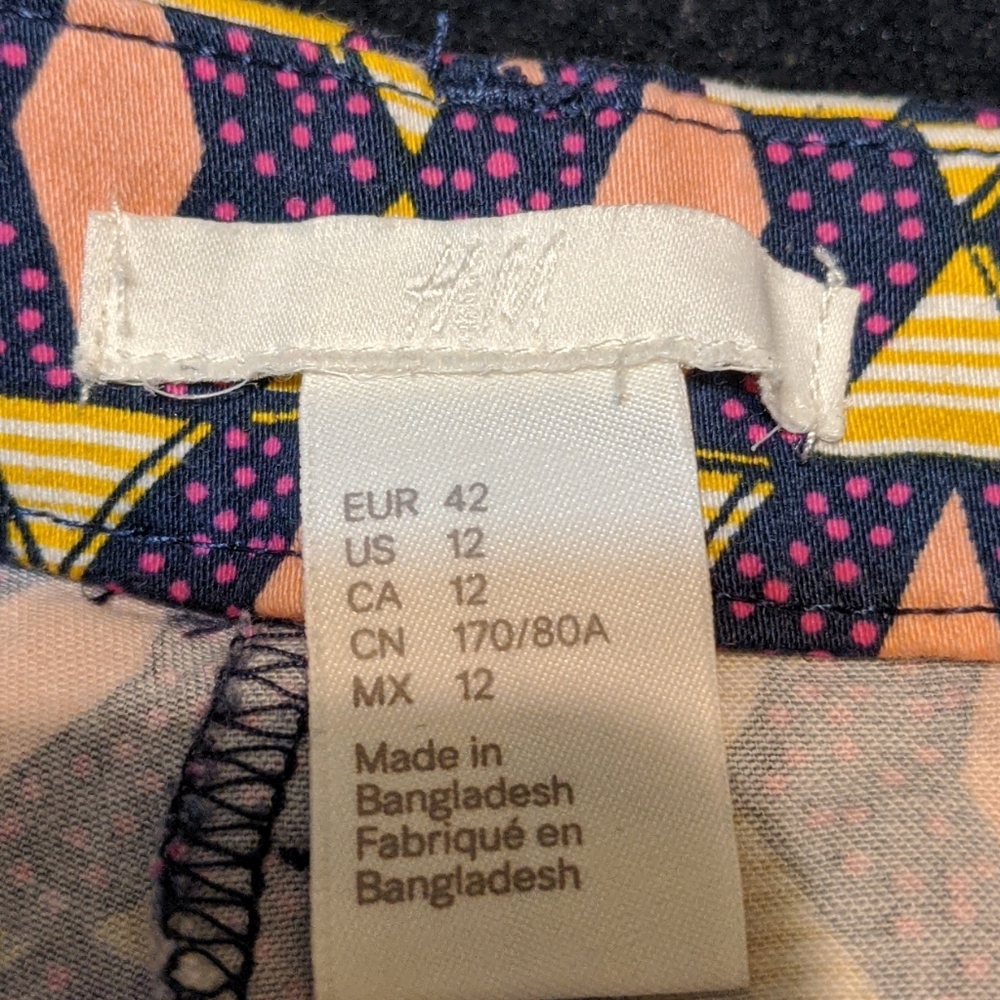 H&M patterned shorts - Picture 2 of 3